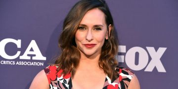 Jennifer Love Hewitt Measurements: Bra Size,Age, Height, Weight, & Net Worth