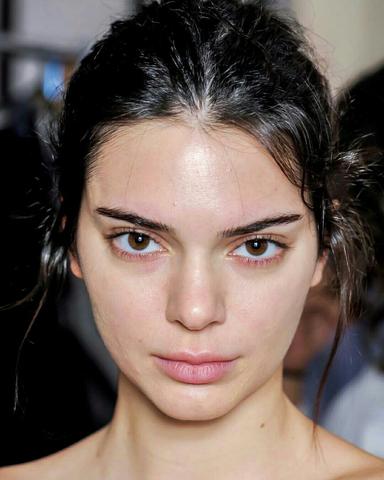 model Kendall Jenner with no makeup